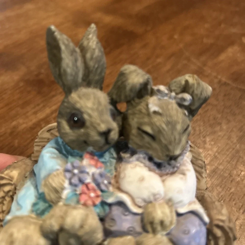 Bunny Couple Figurine vtg anthropomorphic bunnies Hugging couch Bench Flowers
